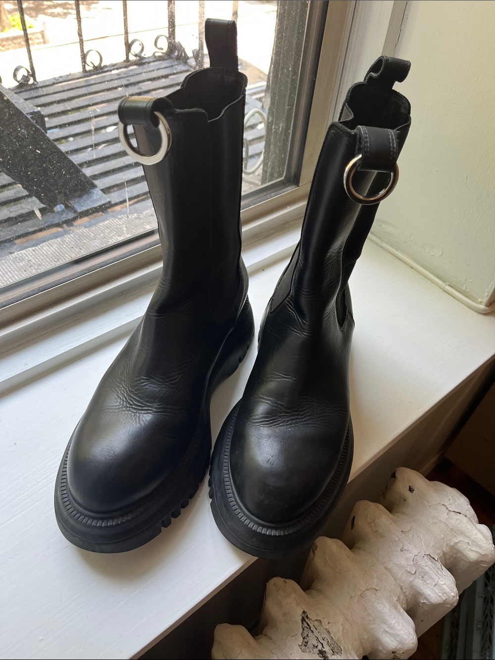 Womens Chelsea Lug Sole Boots - Black